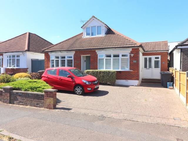 House for sale in Spring Park, Luton
