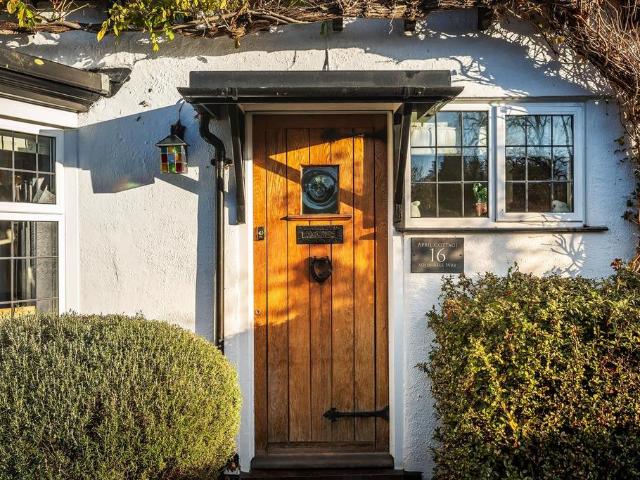 House for sale in Woodcote, Epsom