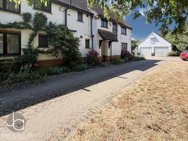 House for sale in Chipping Hill, Essex