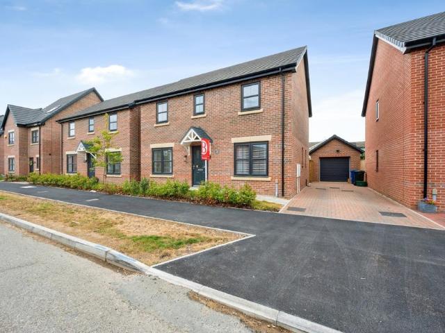 House for sale in Edenthorpe, South Yorkshire