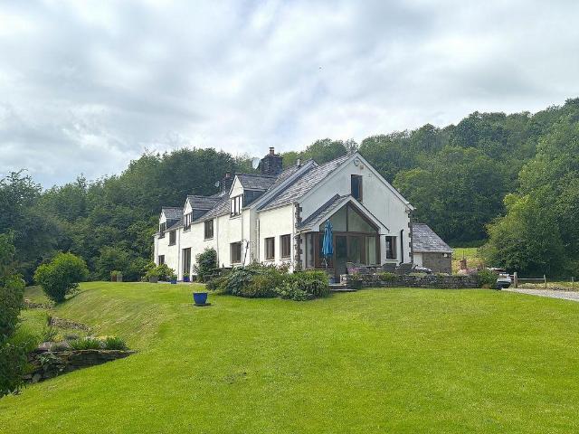 House for sale in Crucorney, Wales