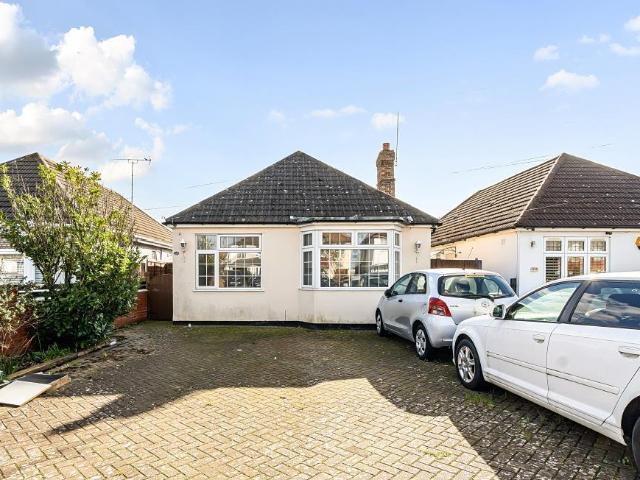 House for sale in Chattern Hill, Spelthorne