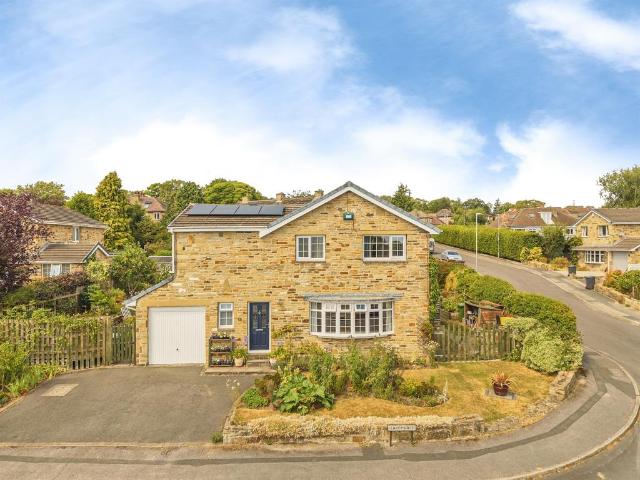 House for sale in Fixby, West Yorkshire