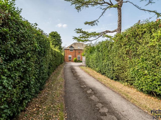 House for sale in Woodshaw, Royal Wootton Bassett