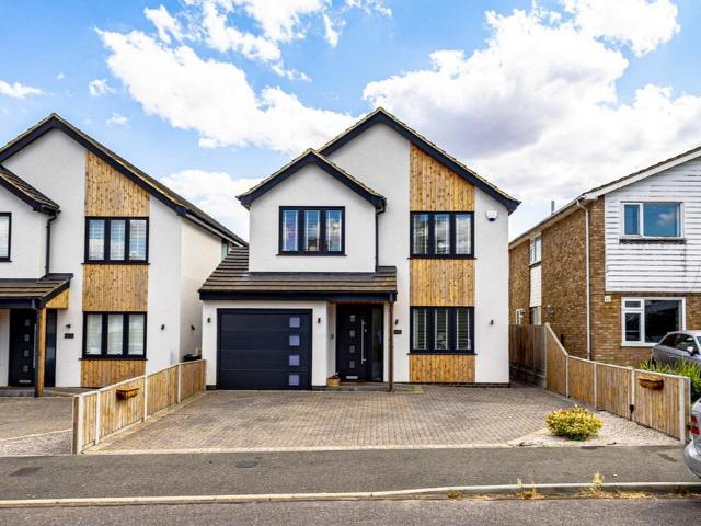 House for sale in Laindon, Essex