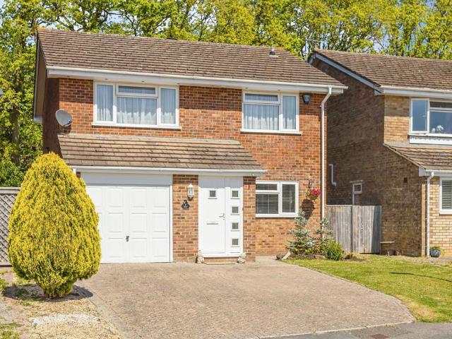 House for sale in Perryfields, West Sussex