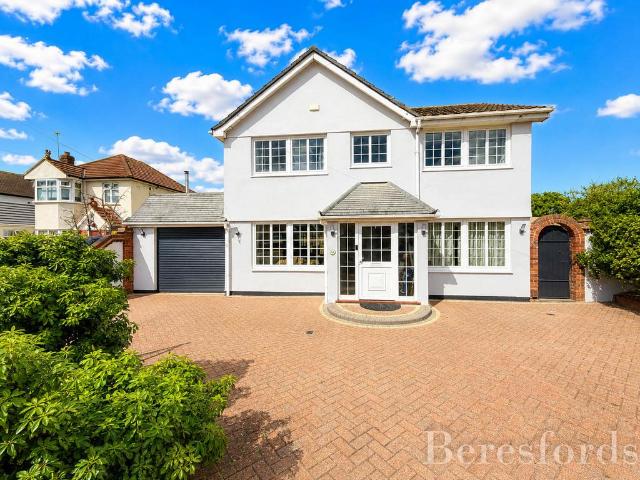 House for sale in Rainham, Greater London