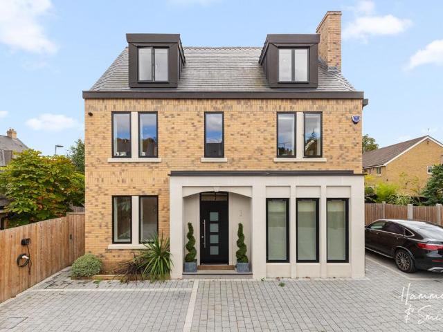House for sale in Epping