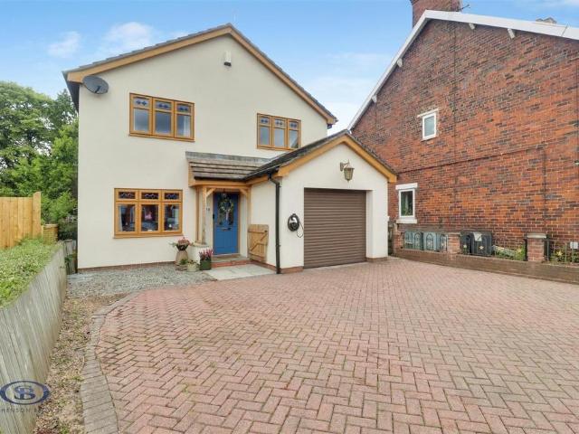 House for sale in Hall Drive Park, Alsager