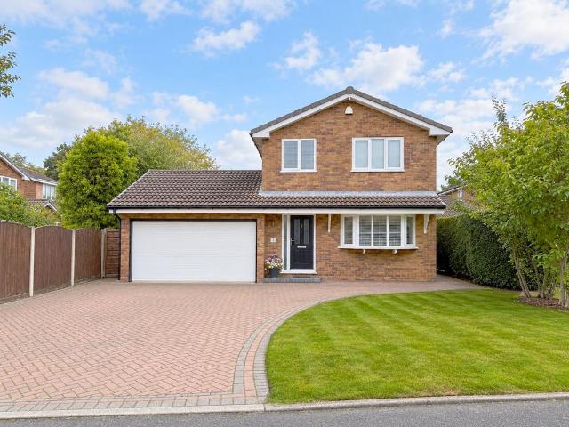 House for sale in Poynton-with-Worth, Poynton