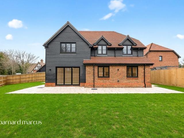 House for sale in Woodmansterne, Red Hill