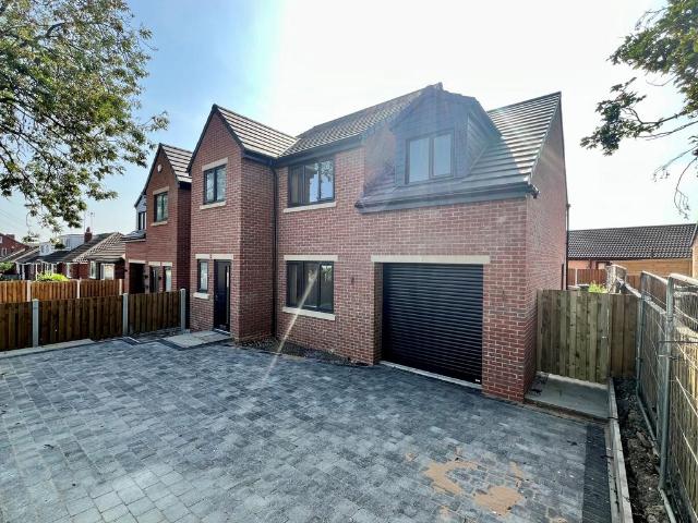 House for sale in Normanton and Altofts, Altofts