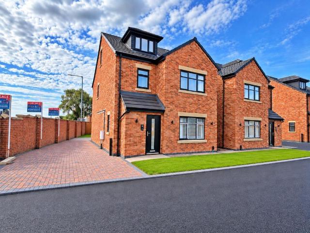 House for sale in Wingates, Bolton