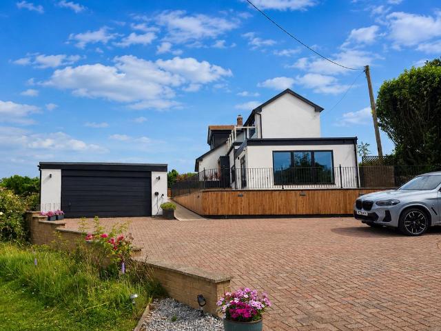 House for sale in Bwlchgwyn, Wales