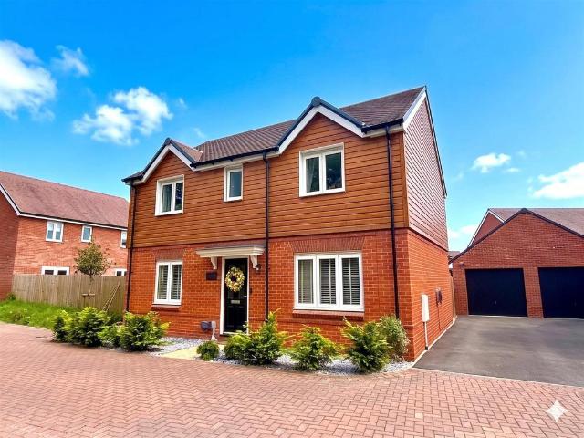 House for sale in Curbridge, Hampshire
