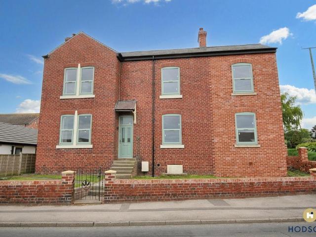 House for sale in Featherstone, Old Snydale