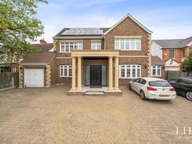 House for sale in Emerson Park, Greater London