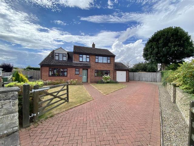 House for sale in Scruton