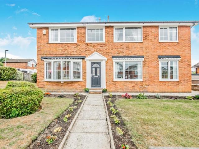 House for sale in Farnley, West Yorkshire