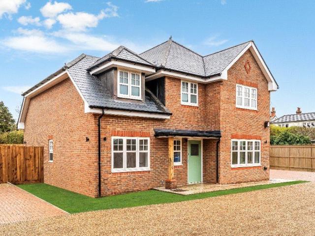 House for sale in Heol-las, Surrey