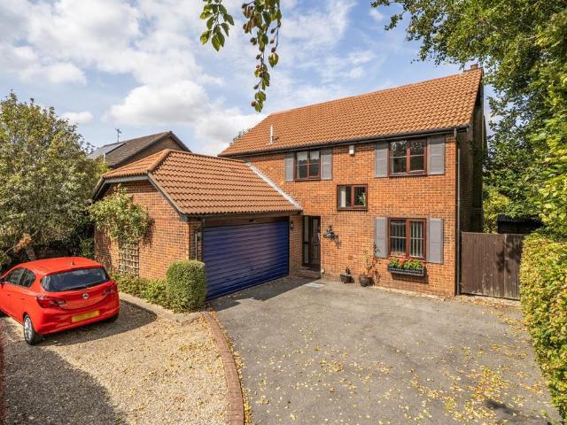 House for sale in Burghfield Common, West Berkshire