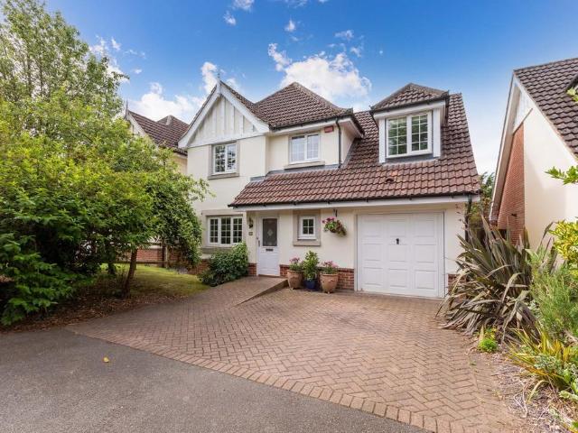 House for sale in Maidenhead, Fifield