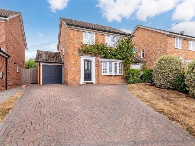 House for sale in Heol-las, Surrey