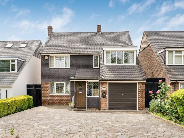 House for sale in Little Stanmore, Greater London