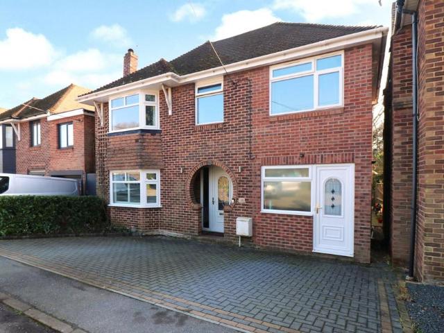 House for sale in Hedge End, Helford