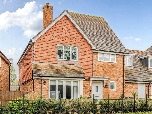 House for sale in Oad Street, Kent