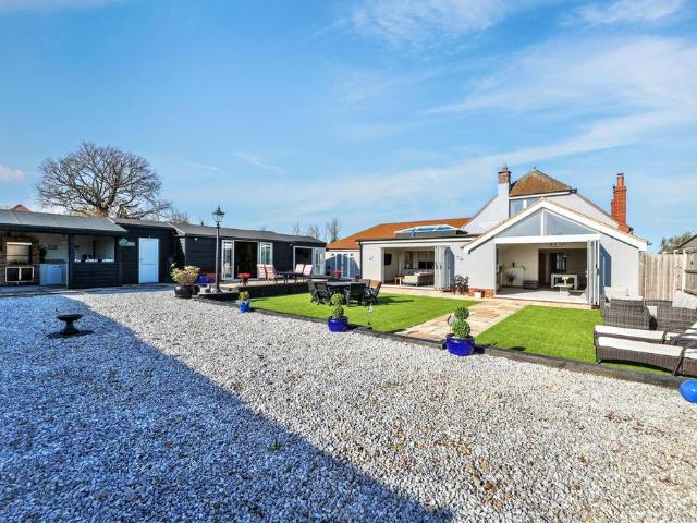 House for sale in Holland-on-Sea, Dale Hill