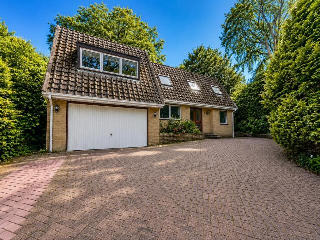 House for sale in Spring Park, Luton