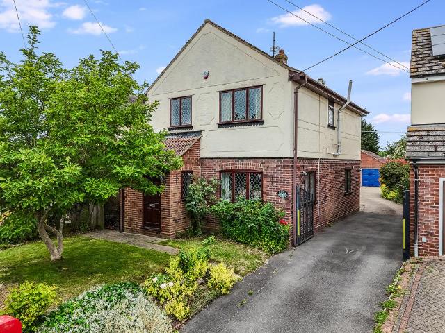 House for sale in Chipping Hill, Essex
