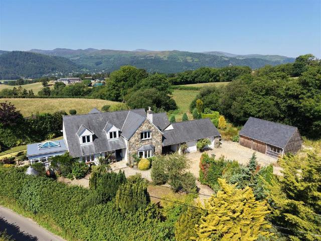House for sale in Llanddoged, Wales