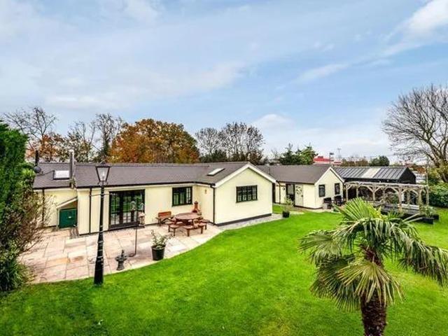 House for sale in Navestock Side, Essex