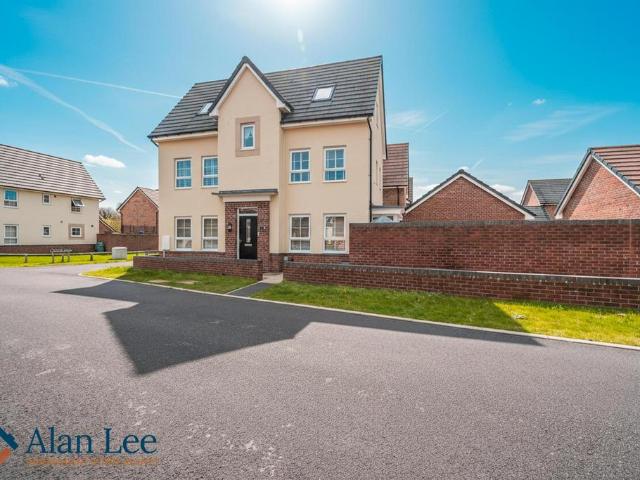 House for sale in Moss Rose, Macclesfield