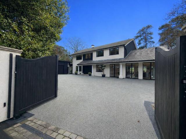 House for sale in Heatherside, Heol-las
