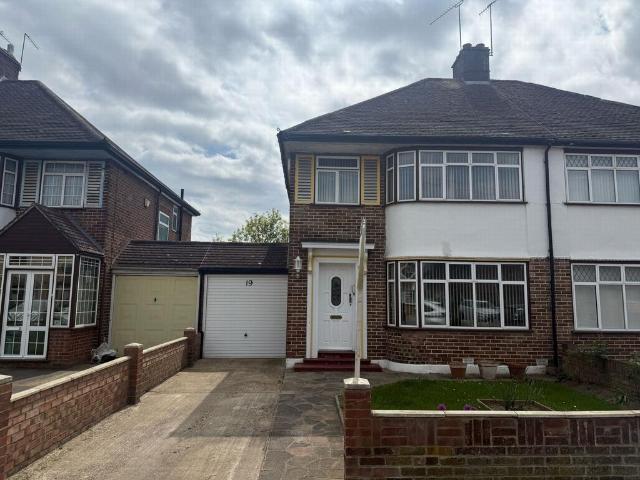 House for sale in Yeading, Greater London