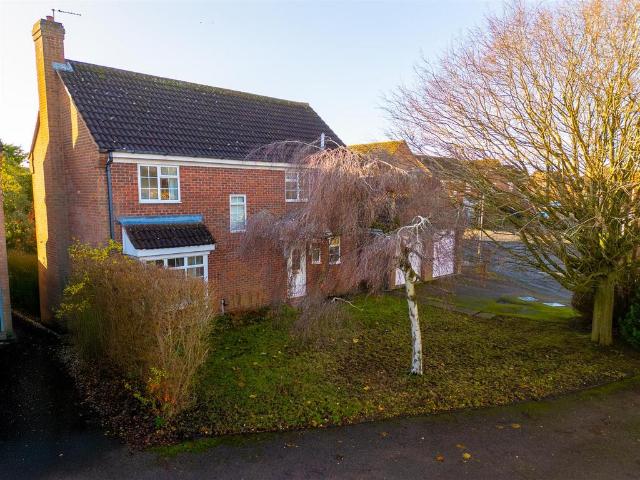 House for sale in Victoria Park, Aylesbury
