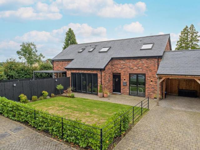 House for sale in Kingsley, Cheshire
