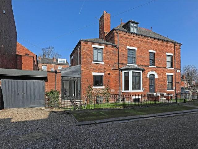 House for sale in Eastmoor, West Yorkshire