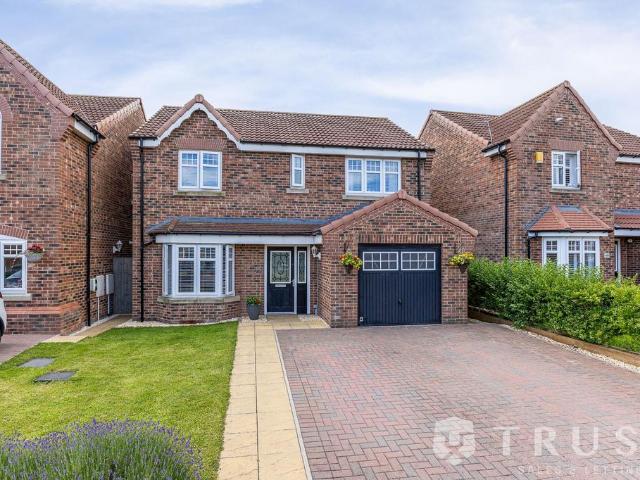 House for sale in Chickenley, Dewsbury