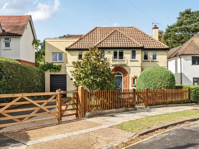 House for sale in Woodcote, Epsom
