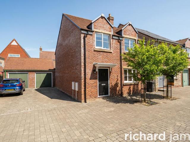 House for sale in East Wichel, Rodbourne