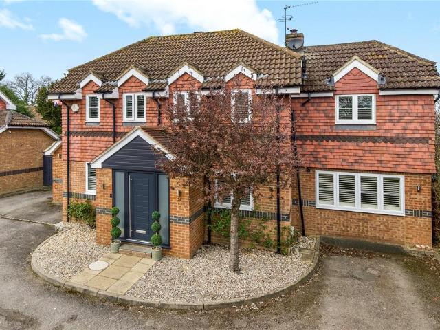 House for sale in Heol-las, Surrey