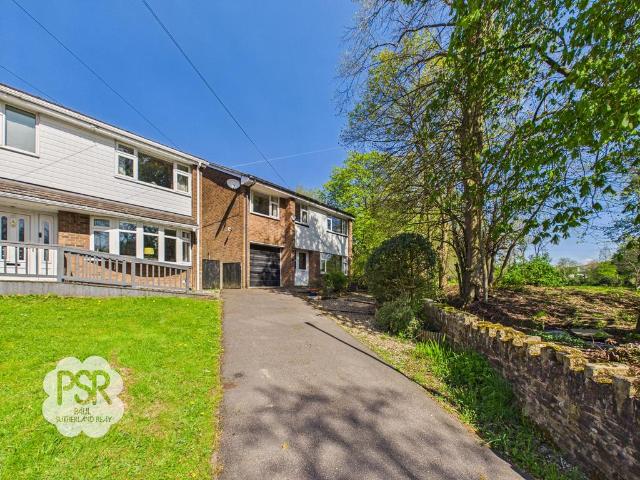 House for sale in Charlesworth, East Midlands