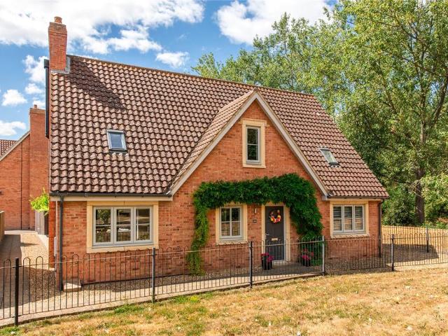 House for sale in Monkston Park, Milton Keynes