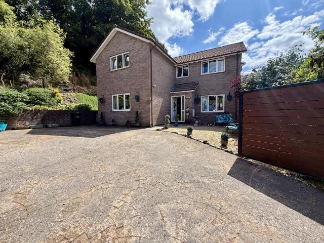 House for sale in Treharris