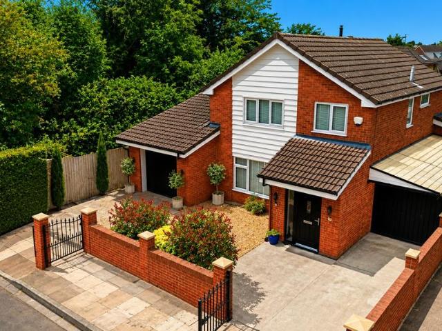 House for sale in Crossens, Sefton