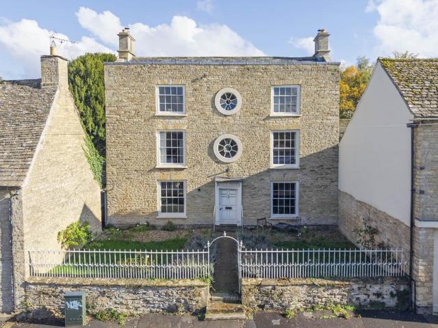 House for sale in Charlbury, West Oxfordshire